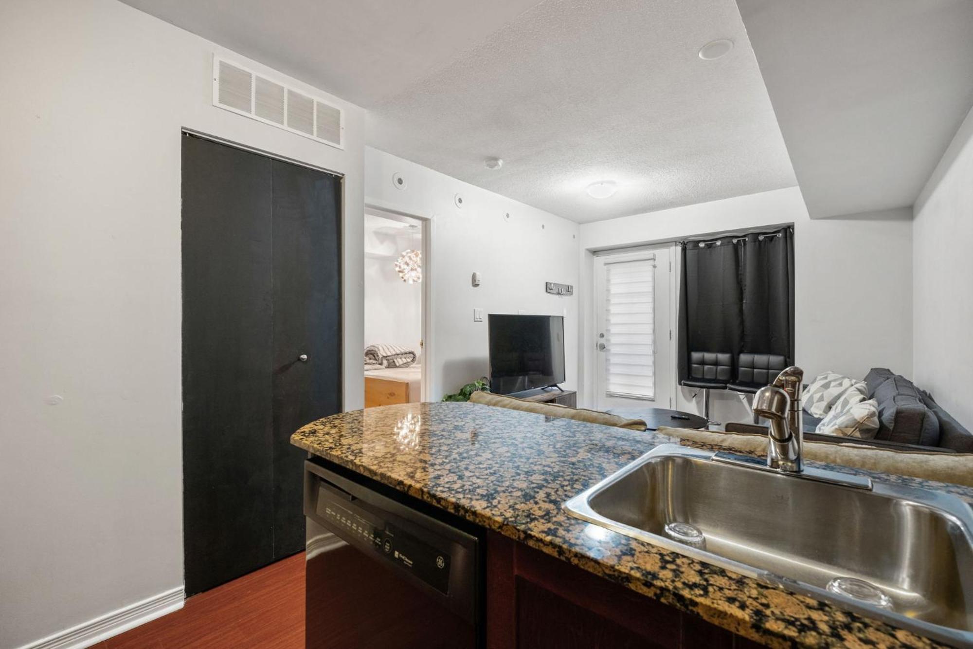 Liberty Village Townhouse トロント エクステリア 写真